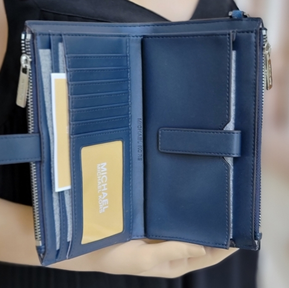 ⚠️LAST 1⚠️ Michael Kors Jet Set Double Zip LG Wristlet Blue - Picture 3 of 6